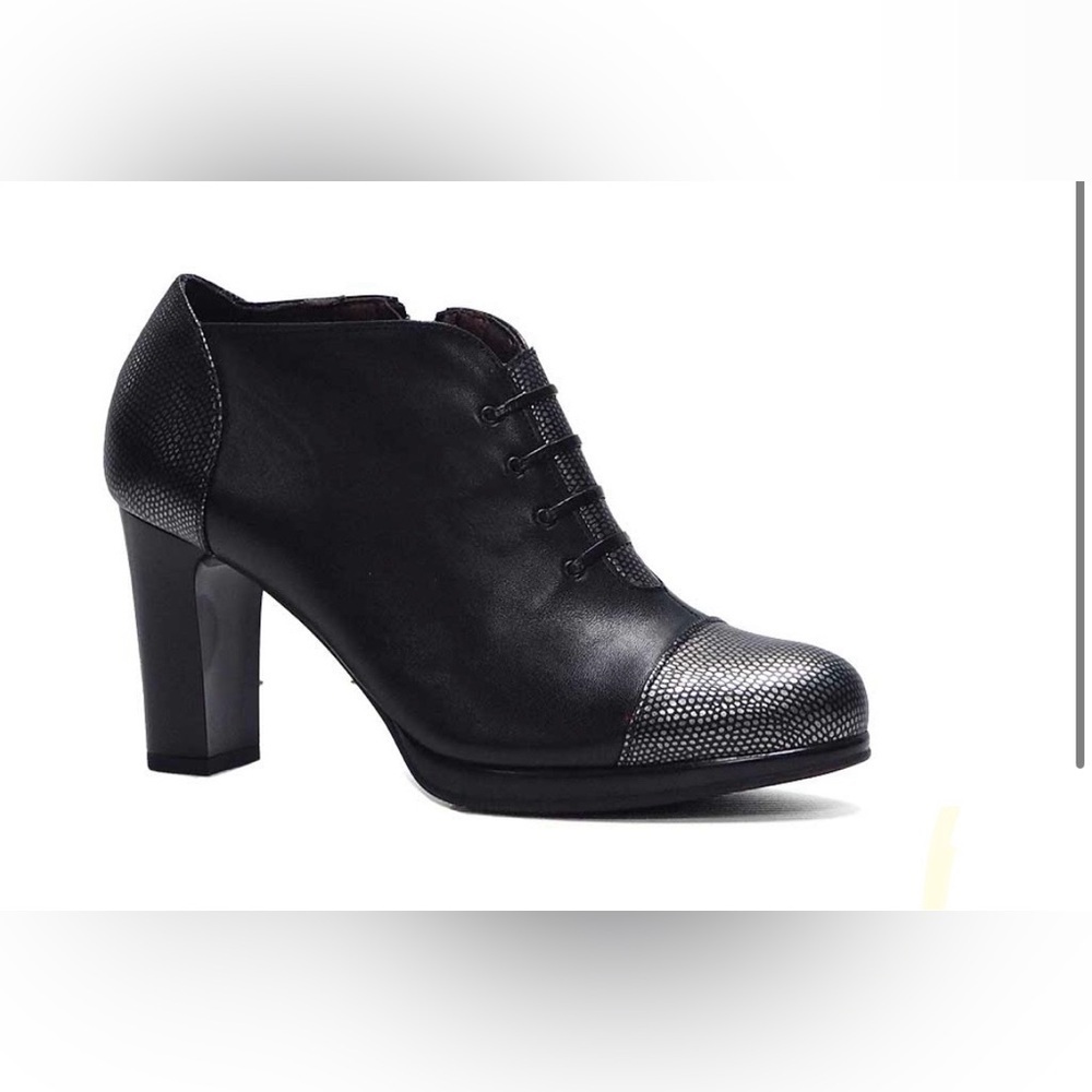 Pitillos
1102 BLACK
MIX Made in Spain Leather 6.5 Spain size 37